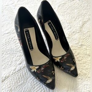 Alice + Olivia Dina botanical and hummingbird print on black. Size 5. Like new.